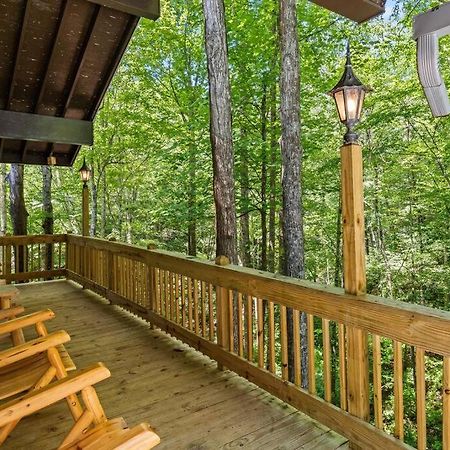 Bourbon Hollow Lodge With Hot Tub And Pool Plus Game Room Only 5 Min To Downtown Gatlinburg Εξωτερικό φωτογραφία