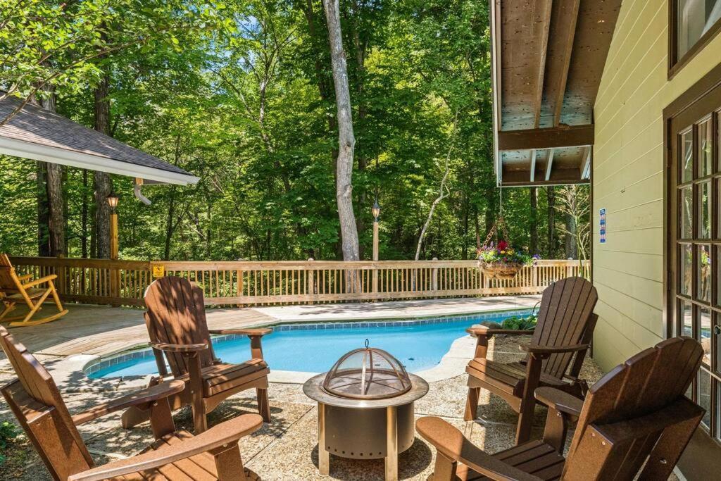 Bourbon Hollow Lodge With Hot Tub And Pool Plus Game Room Only 5 Min To Downtown Gatlinburg Εξωτερικό φωτογραφία