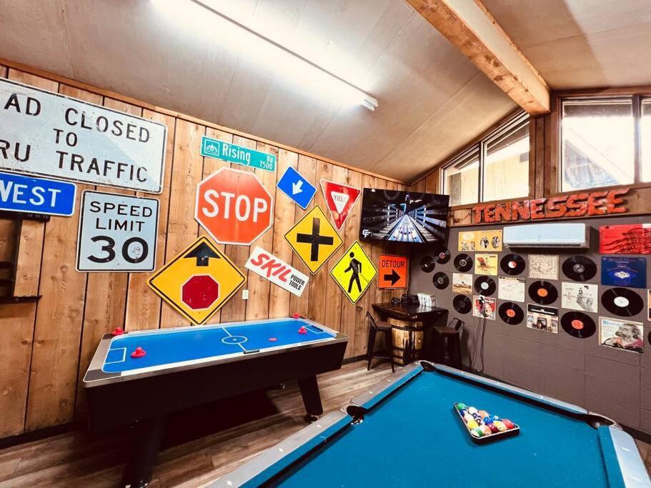 Bourbon Hollow Lodge With Hot Tub And Pool Plus Game Room Only 5 Min To Downtown Gatlinburg Εξωτερικό φωτογραφία
