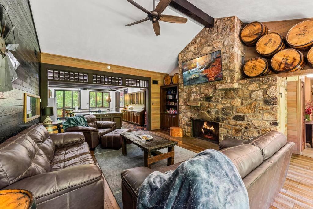 Bourbon Hollow Lodge With Hot Tub And Pool Plus Game Room Only 5 Min To Downtown Gatlinburg Εξωτερικό φωτογραφία