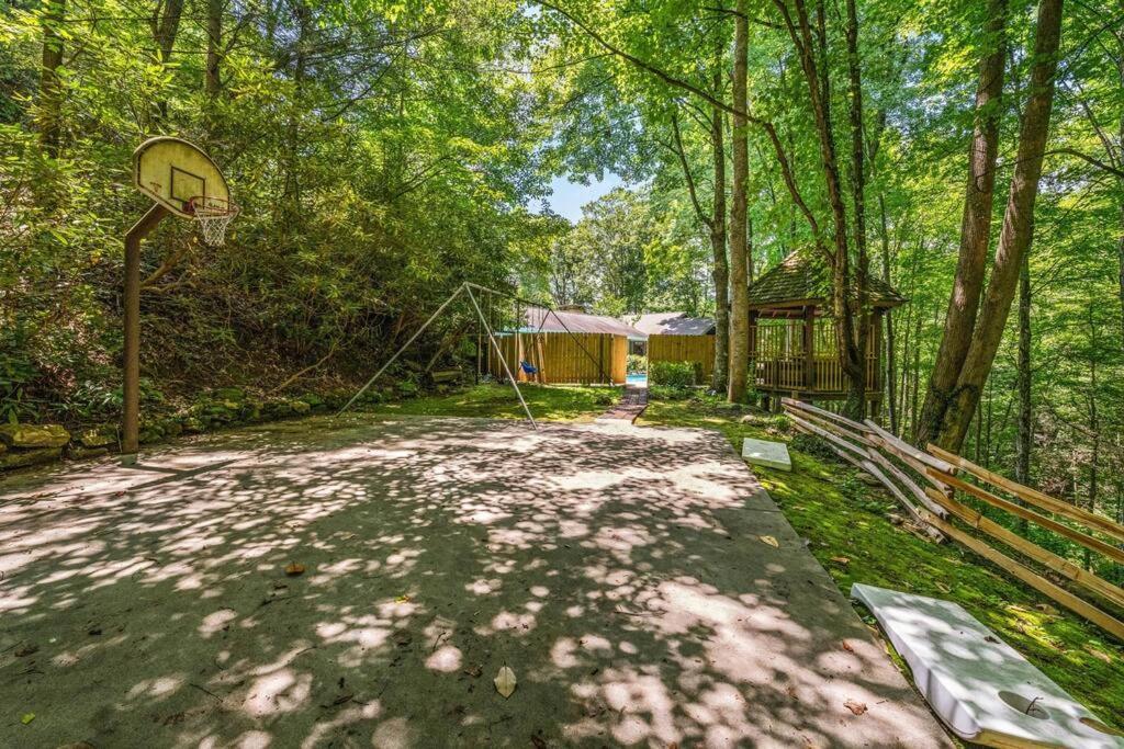 Bourbon Hollow Lodge With Hot Tub And Pool Plus Game Room Only 5 Min To Downtown Gatlinburg Εξωτερικό φωτογραφία