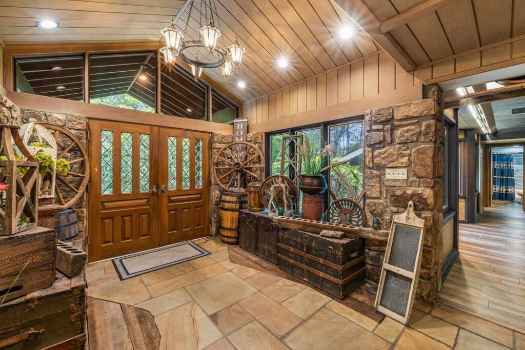 Bourbon Hollow Lodge With Hot Tub And Pool Plus Game Room Only 5 Min To Downtown Gatlinburg Εξωτερικό φωτογραφία