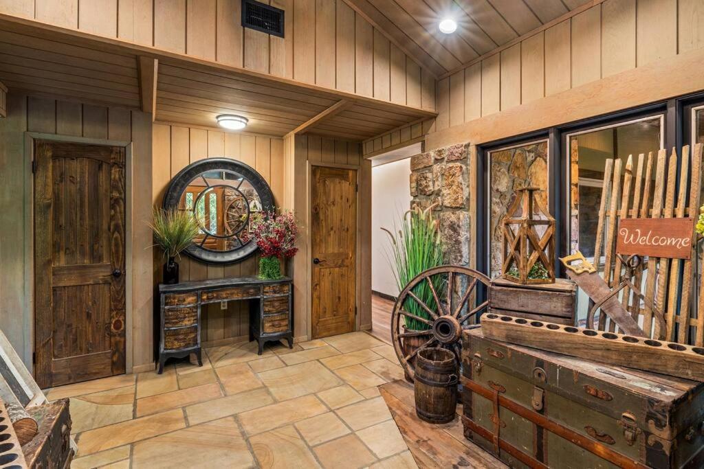 Bourbon Hollow Lodge With Hot Tub And Pool Plus Game Room Only 5 Min To Downtown Gatlinburg Εξωτερικό φωτογραφία