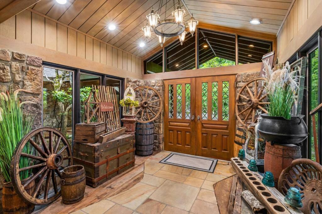 Bourbon Hollow Lodge With Hot Tub And Pool Plus Game Room Only 5 Min To Downtown Gatlinburg Εξωτερικό φωτογραφία