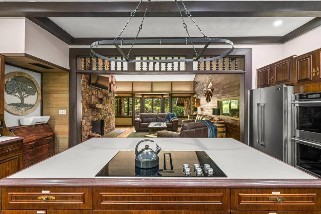 Bourbon Hollow Lodge With Hot Tub And Pool Plus Game Room Only 5 Min To Downtown Gatlinburg Εξωτερικό φωτογραφία