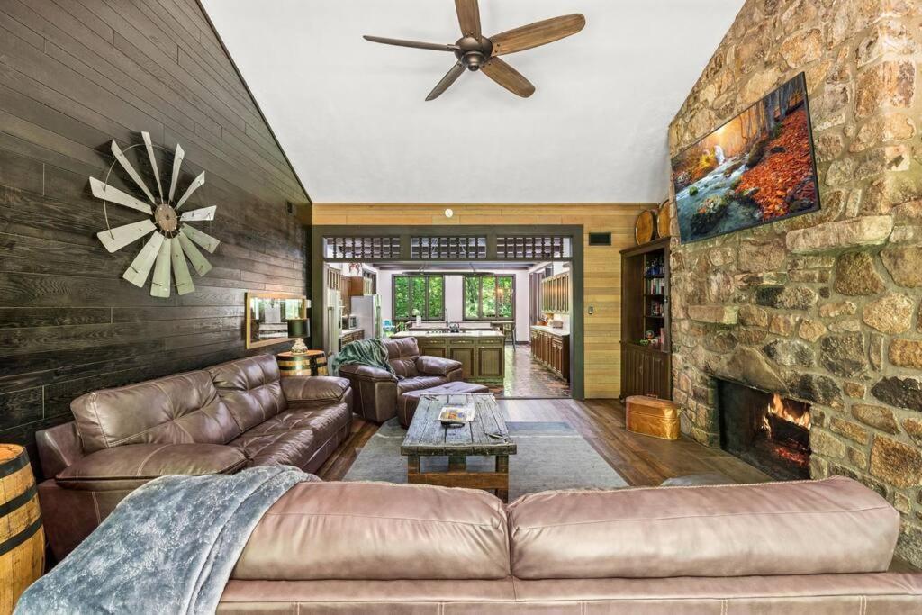 Bourbon Hollow Lodge With Hot Tub And Pool Plus Game Room Only 5 Min To Downtown Gatlinburg Εξωτερικό φωτογραφία