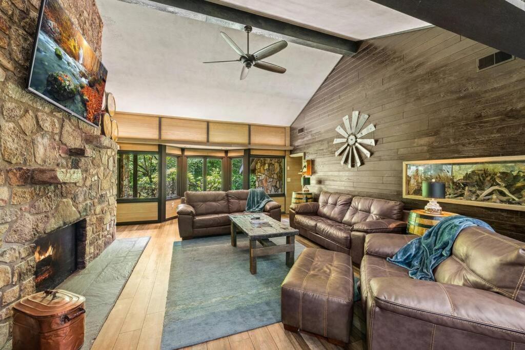Bourbon Hollow Lodge With Hot Tub And Pool Plus Game Room Only 5 Min To Downtown Gatlinburg Εξωτερικό φωτογραφία