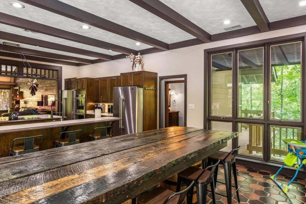 Bourbon Hollow Lodge With Hot Tub And Pool Plus Game Room Only 5 Min To Downtown Gatlinburg Εξωτερικό φωτογραφία