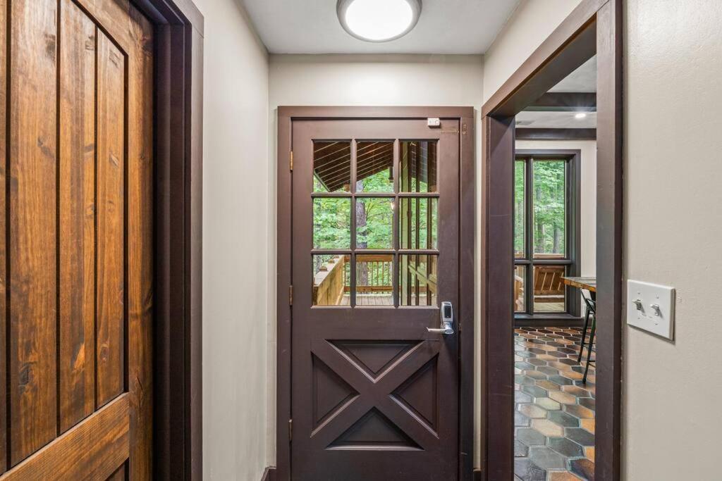 Bourbon Hollow Lodge With Hot Tub And Pool Plus Game Room Only 5 Min To Downtown Gatlinburg Εξωτερικό φωτογραφία
