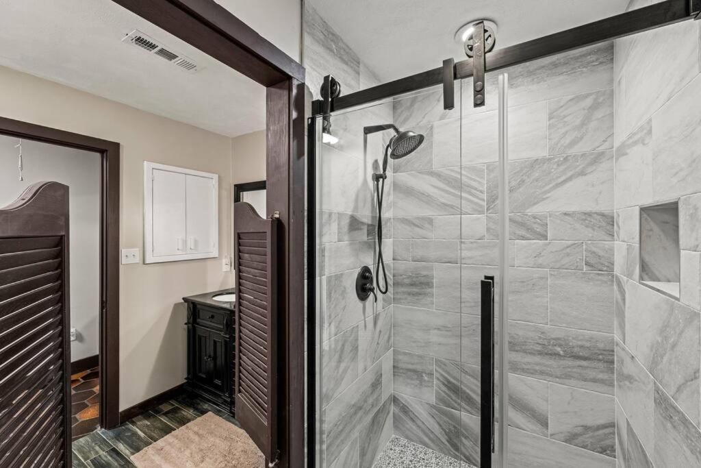 Bourbon Hollow Lodge With Hot Tub And Pool Plus Game Room Only 5 Min To Downtown Gatlinburg Εξωτερικό φωτογραφία