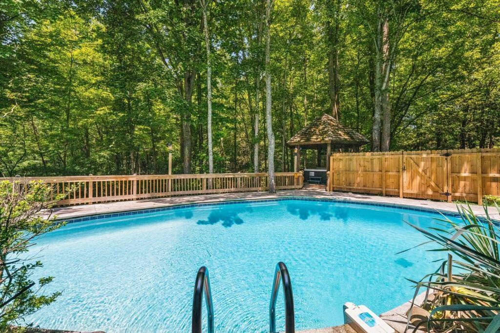 Bourbon Hollow Lodge With Hot Tub And Pool Plus Game Room Only 5 Min To Downtown Gatlinburg Εξωτερικό φωτογραφία