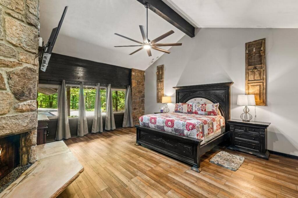 Bourbon Hollow Lodge With Hot Tub And Pool Plus Game Room Only 5 Min To Downtown Gatlinburg Εξωτερικό φωτογραφία