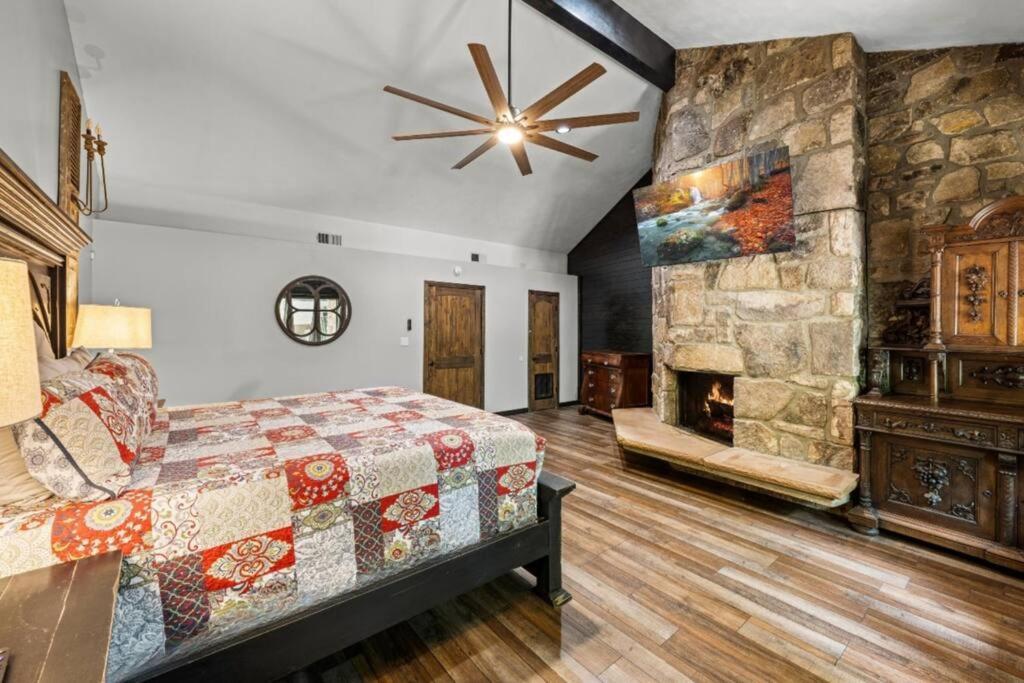 Bourbon Hollow Lodge With Hot Tub And Pool Plus Game Room Only 5 Min To Downtown Gatlinburg Εξωτερικό φωτογραφία