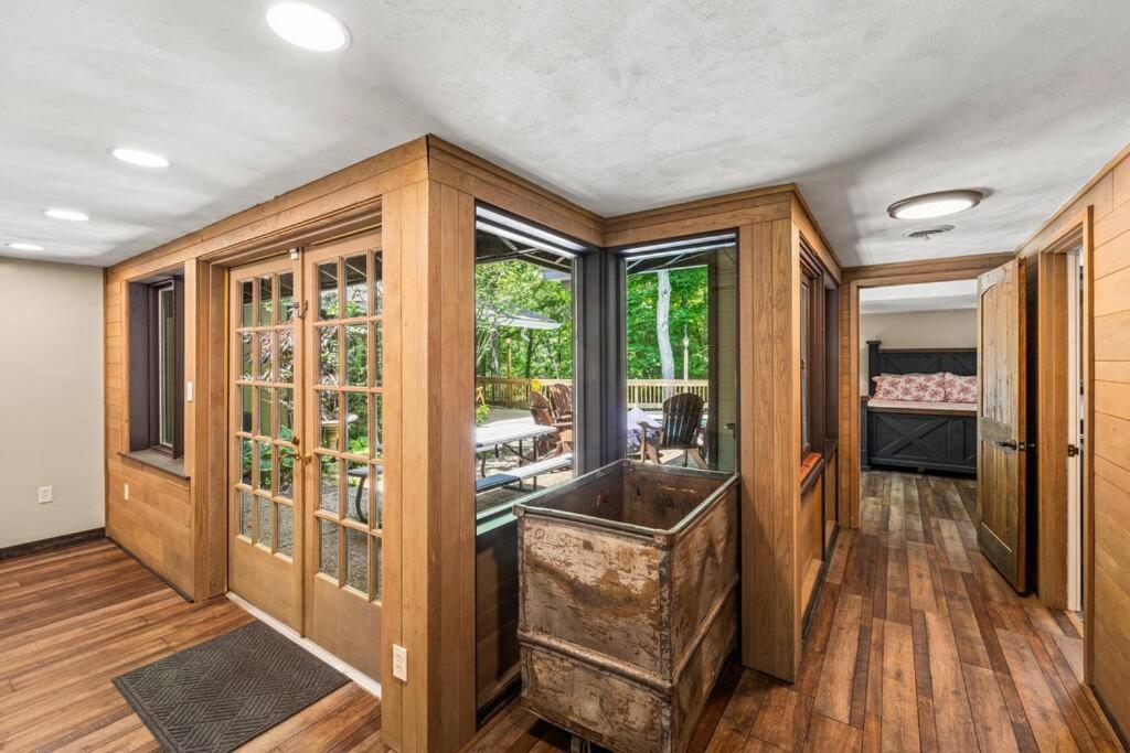Bourbon Hollow Lodge With Hot Tub And Pool Plus Game Room Only 5 Min To Downtown Gatlinburg Εξωτερικό φωτογραφία