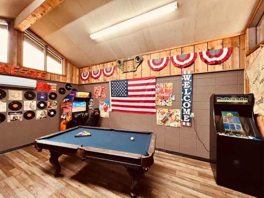 Bourbon Hollow Lodge With Hot Tub And Pool Plus Game Room Only 5 Min To Downtown Gatlinburg Εξωτερικό φωτογραφία