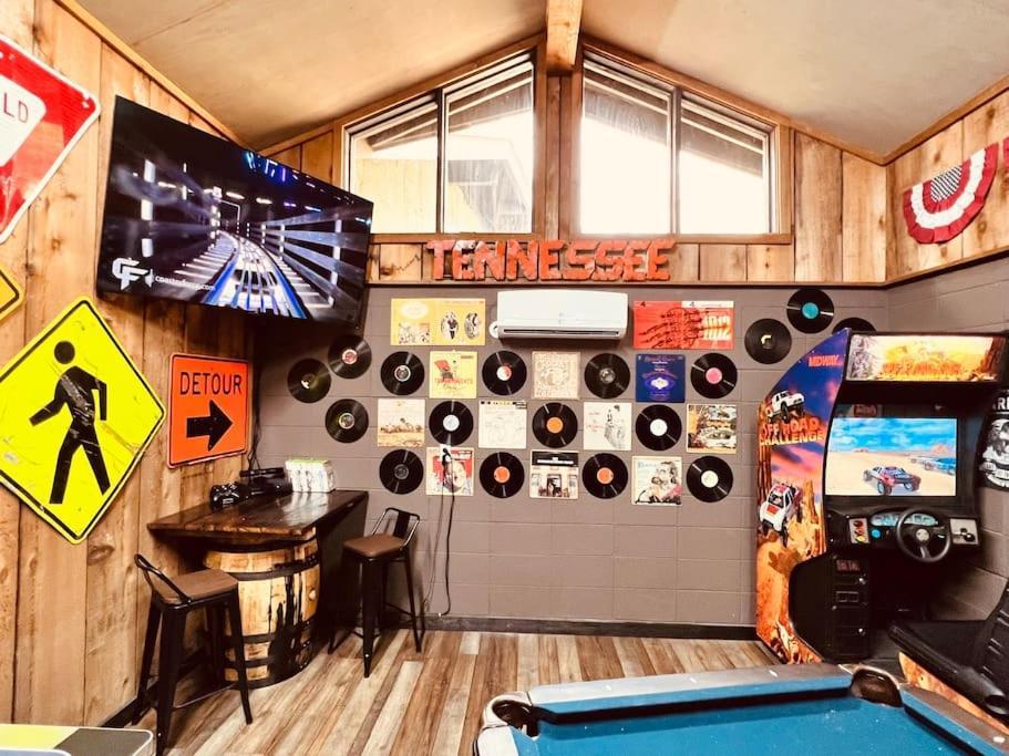 Bourbon Hollow Lodge With Hot Tub And Pool Plus Game Room Only 5 Min To Downtown Gatlinburg Εξωτερικό φωτογραφία