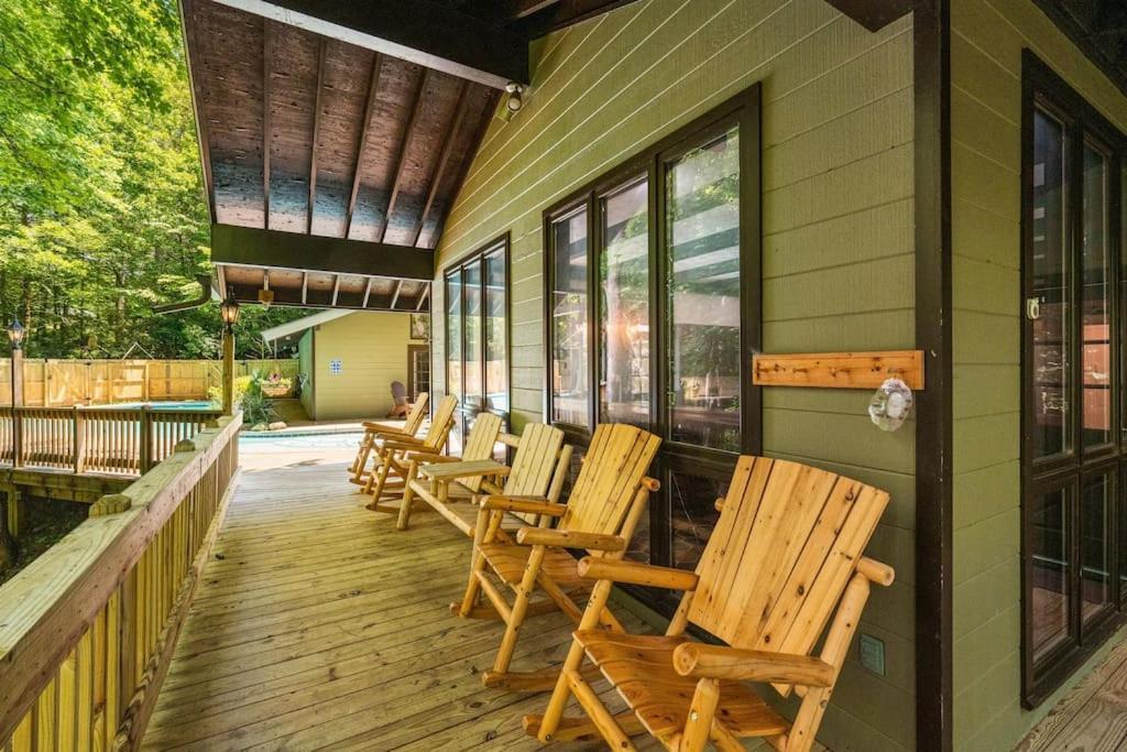 Bourbon Hollow Lodge With Hot Tub And Pool Plus Game Room Only 5 Min To Downtown Gatlinburg Εξωτερικό φωτογραφία
