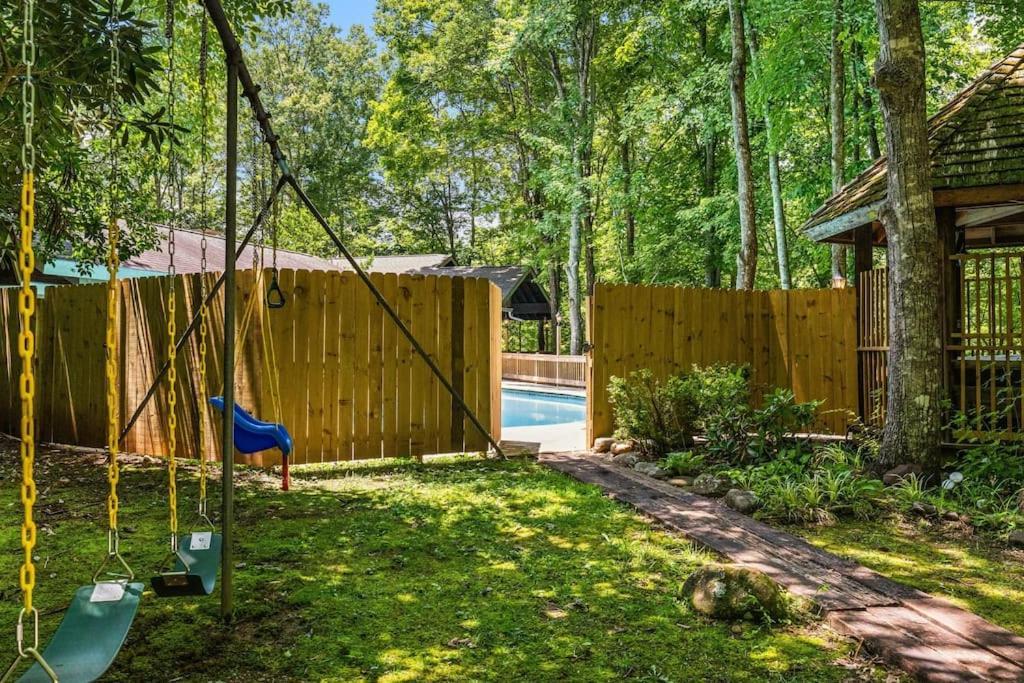 Bourbon Hollow Lodge With Hot Tub And Pool Plus Game Room Only 5 Min To Downtown Gatlinburg Εξωτερικό φωτογραφία