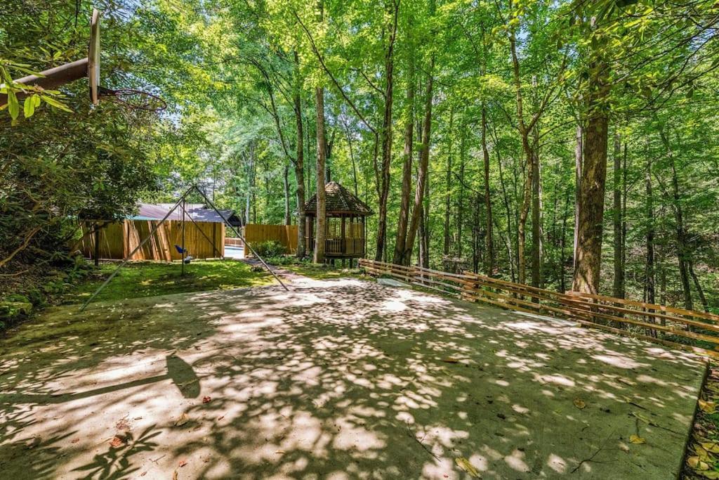 Bourbon Hollow Lodge With Hot Tub And Pool Plus Game Room Only 5 Min To Downtown Gatlinburg Εξωτερικό φωτογραφία
