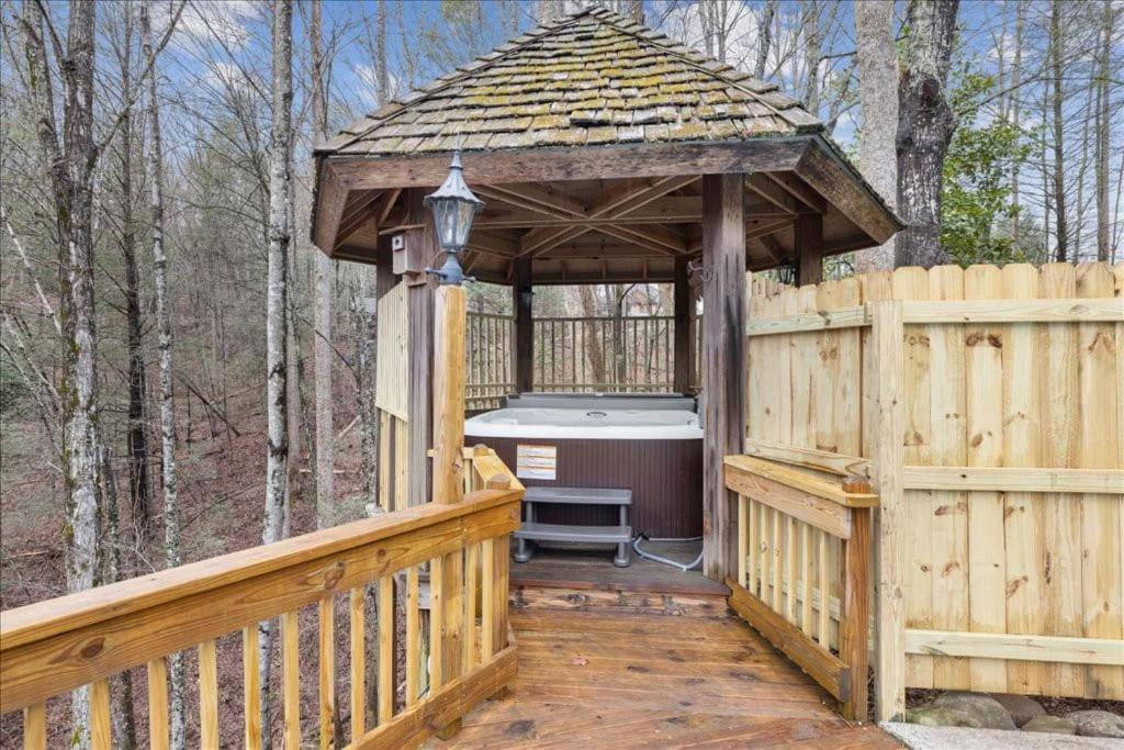 Bourbon Hollow Lodge With Hot Tub And Pool Plus Game Room Only 5 Min To Downtown Gatlinburg Εξωτερικό φωτογραφία