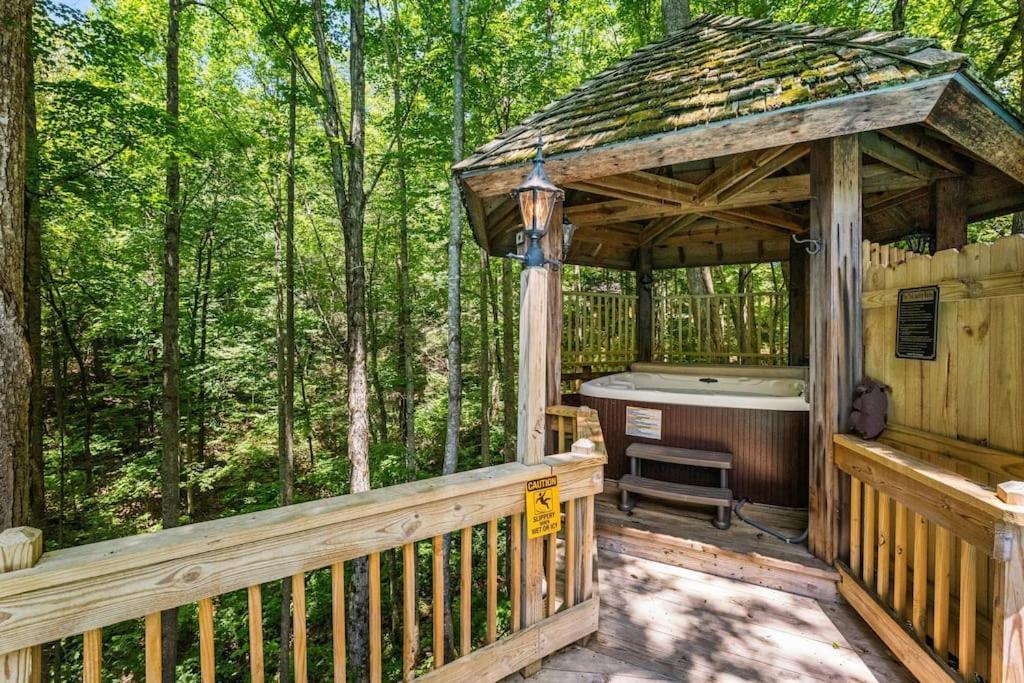 Bourbon Hollow Lodge With Hot Tub And Pool Plus Game Room Only 5 Min To Downtown Gatlinburg Εξωτερικό φωτογραφία